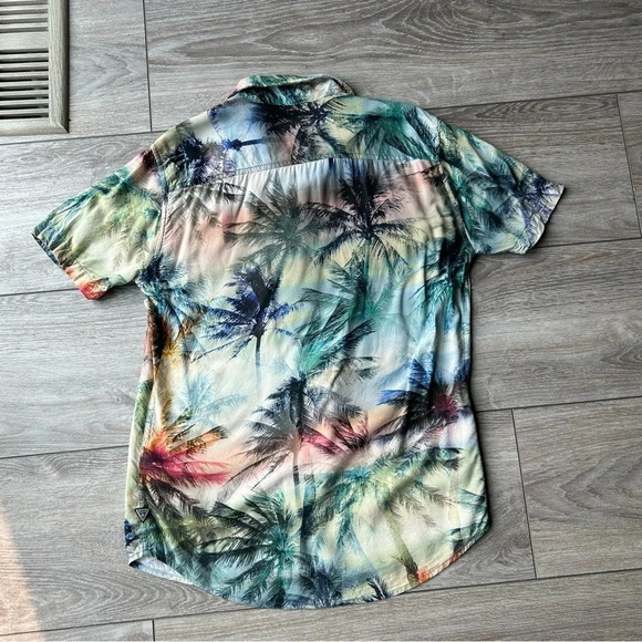 Guess Rogan Pacific Palms  Regular-Fit Button-Down Shirt - Picture 12 of 14